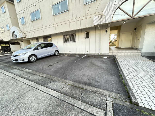 サンハイツ極楽 4階 駐車場