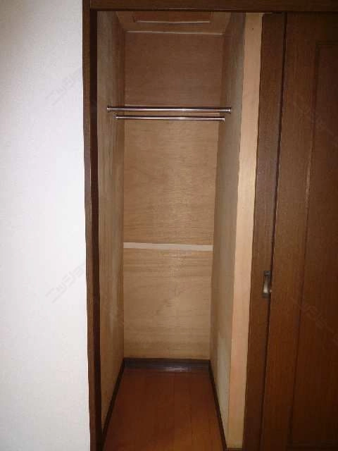 2F南側洋室収納