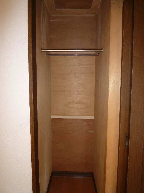 2F西側洋室収納