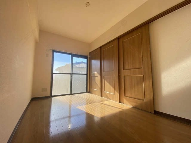 リビング横洋室