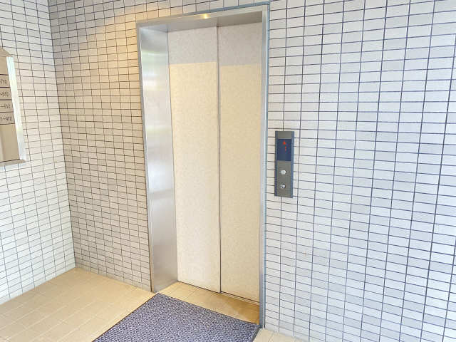 ラフォーレ三愛 5階 エレベーター