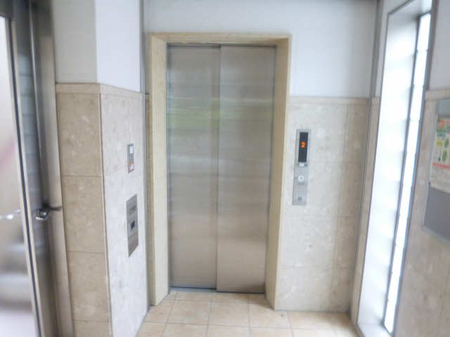 ＫⅡ－ＯＫＡＳＡＮ　Ｂ．二番館 6階 エレベーター