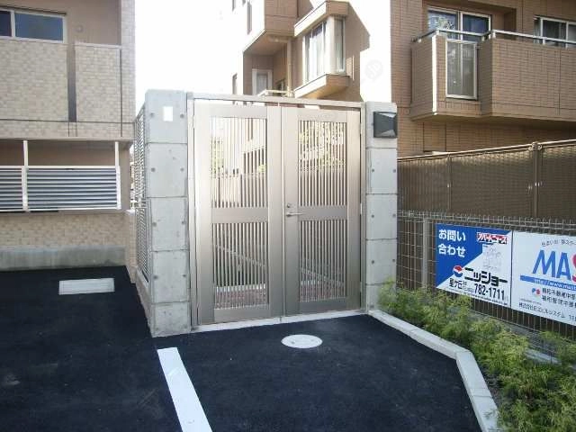 北側エントランス