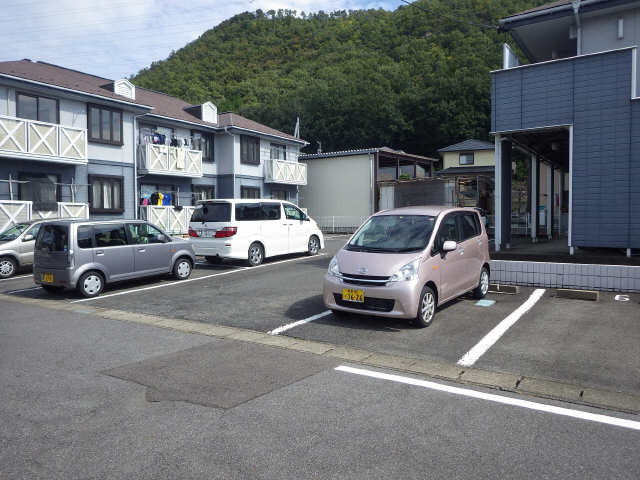 ベル・カーサ 2階 駐車場