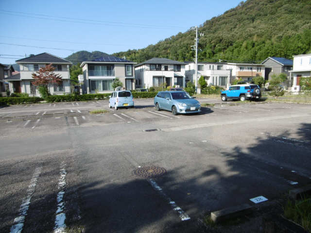 サニーハイツ花みずき 1階 駐車場