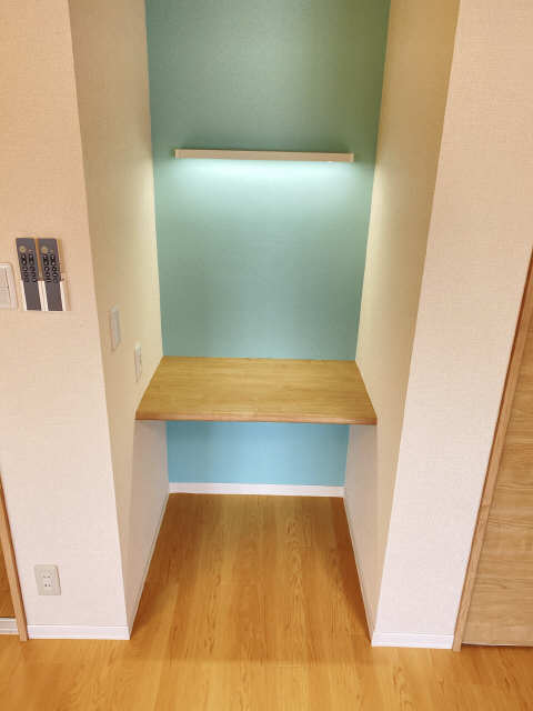 ウォールテーブル