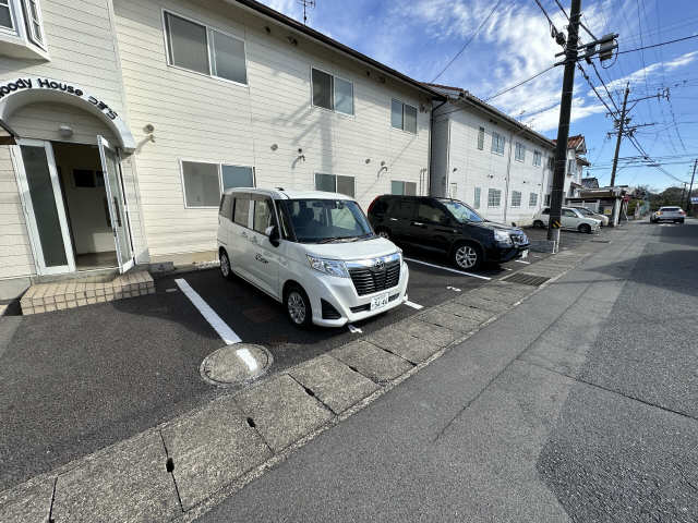 ウッディハウス鶉 2階 駐車場