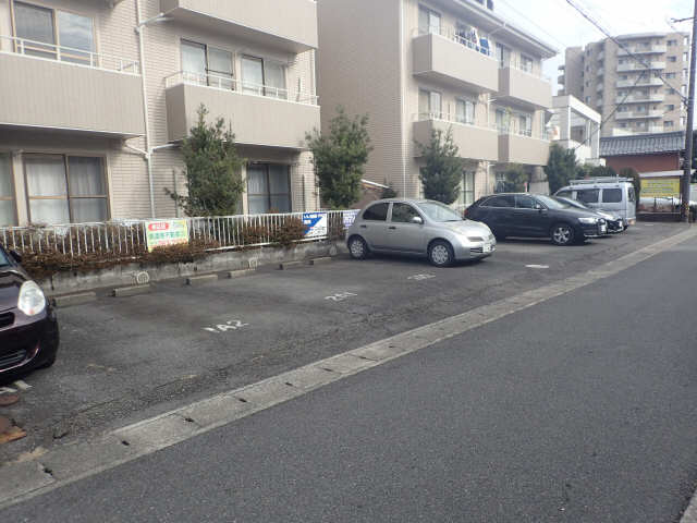 セラミック加藤 2階 駐車場