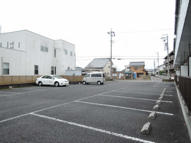 ハイツ早川 1階 駐車場