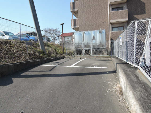 カーサ薬師寺 2階 駐車場