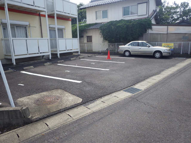 サニーハウス棚橋 1階 駐車場