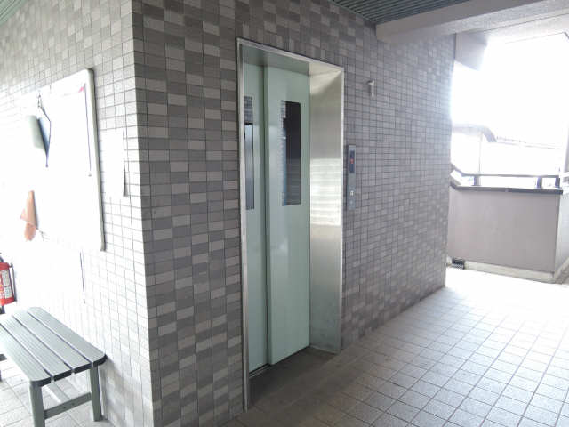 ツインハイツオオヒガシ 3階 エレベーター