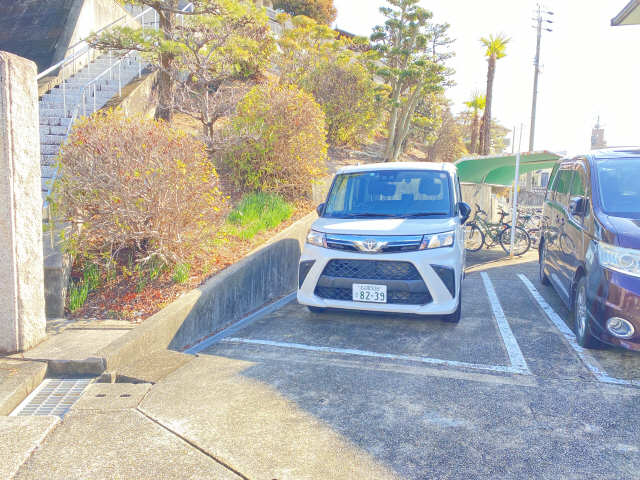 プチシャトー植田 2階 駐車場