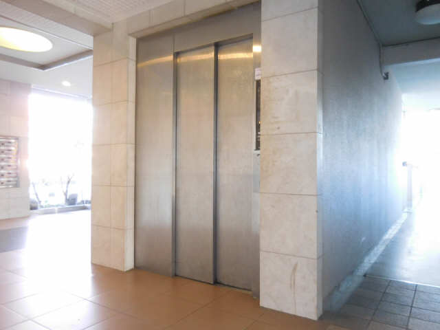 グランドール東丘 6階 エレベーター