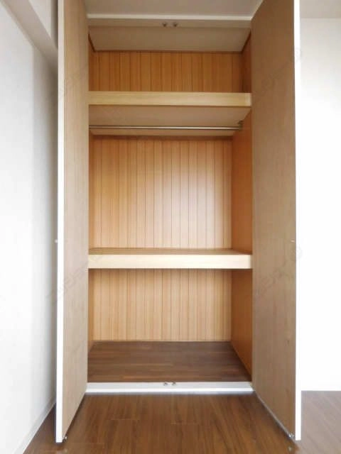 北東洋間収納