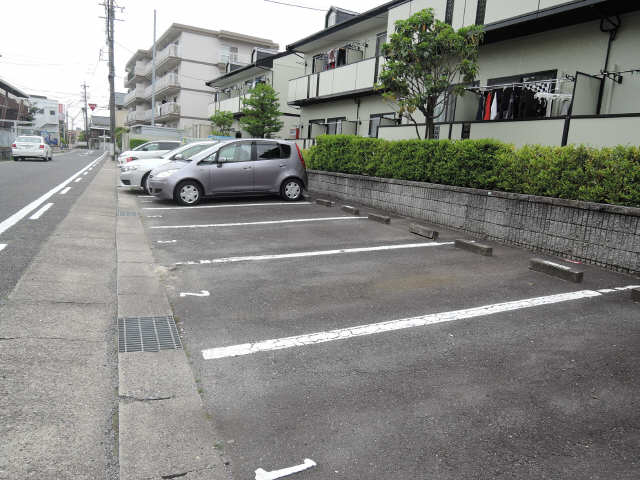 ジュネストーコー 2階 駐車場