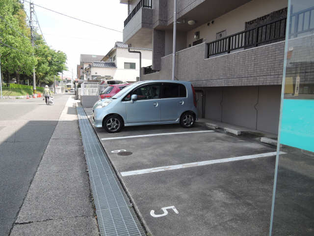 ＢＥＬＬＡ植田山 1階 駐車場