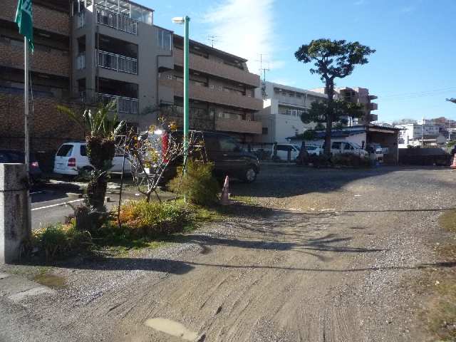 リバーガーデン浅井 1階 隣地駐車場