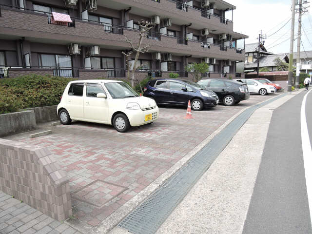 リバーガーデン浅井 3階 駐車場