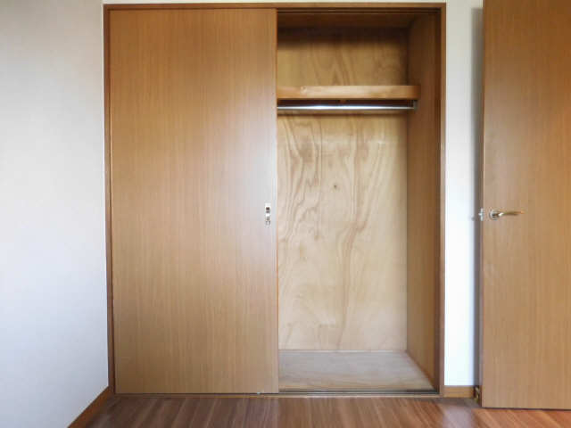 北東洋間収納