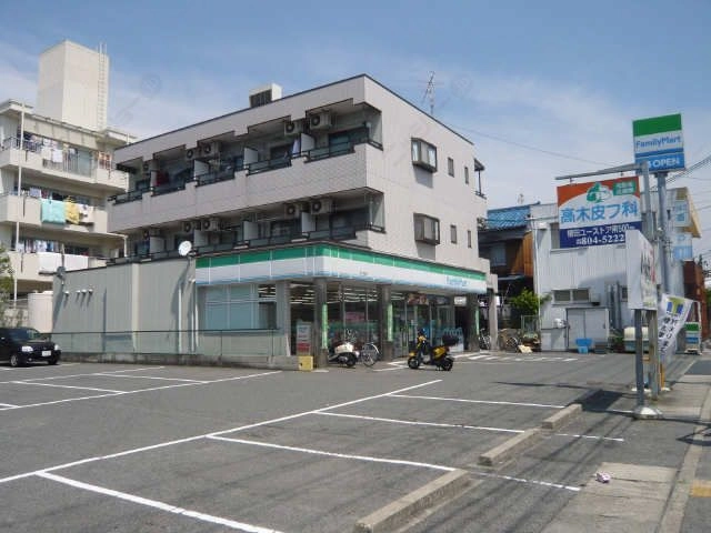 ファミリーマート徒歩1分