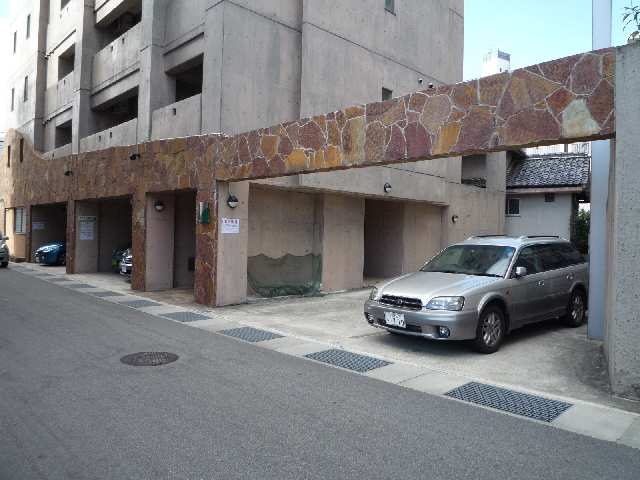 メゾン浅井 3階 駐車場