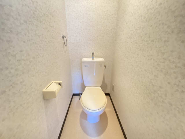 プチ・シャレード 2階 WC