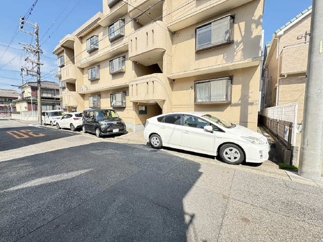 駐車場（建物西側）