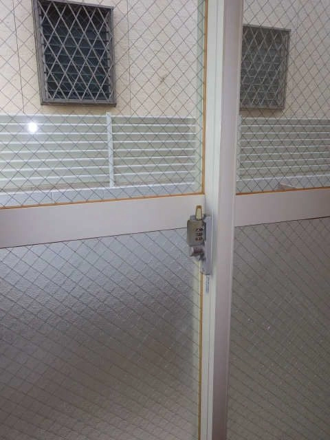 鍵付きクレセント錠