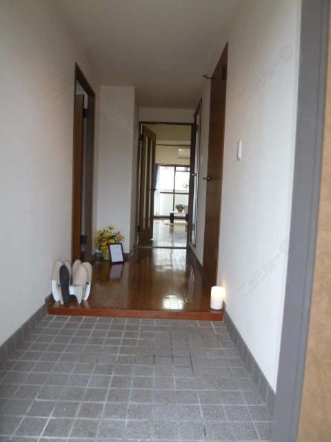 玄関から見た奥行き