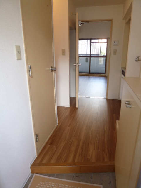 玄�関から見た奥行き