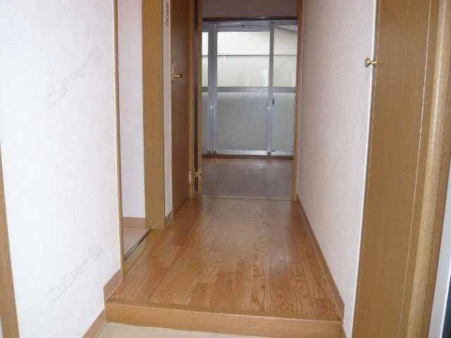 203号室玄関入口