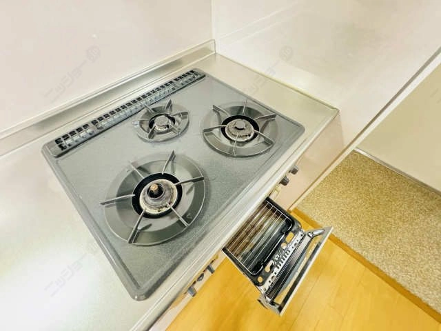 三口コンロとグリル付き