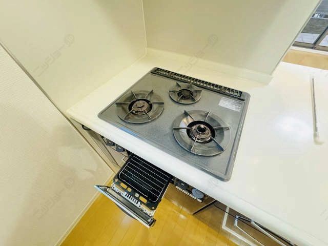 三口コンロとグリル付き