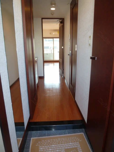 玄関から見た奥行き