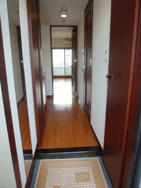 玄関から見た奥行き