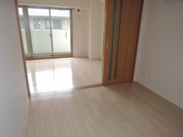 リビング続き洋室