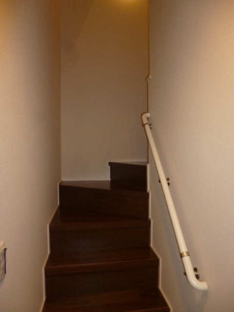 弐番館． 2階 階段