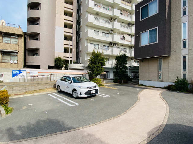 西脇町レジデンス 1階 駐車場