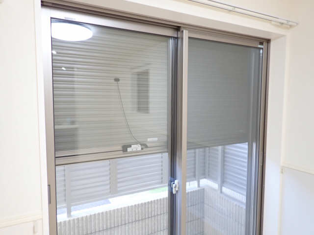 シャッター雨戸付いてます