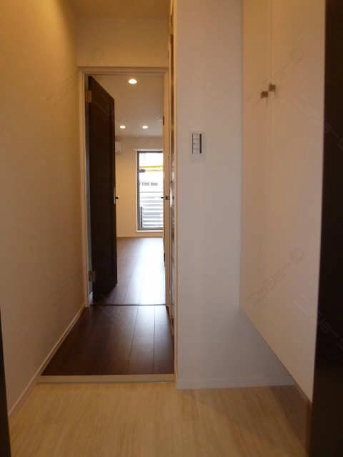 玄関から見た奥行き