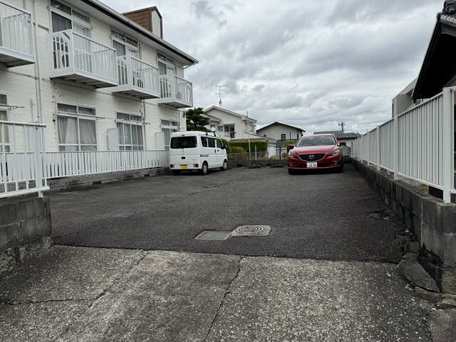 駐車場東側