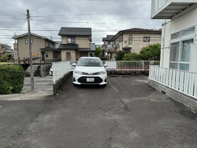 駐車場西側