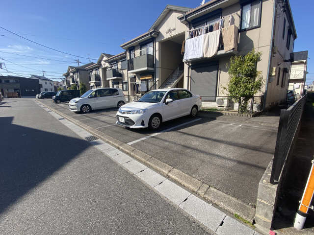 フォーレス長坂Ｃ 1階 駐車場