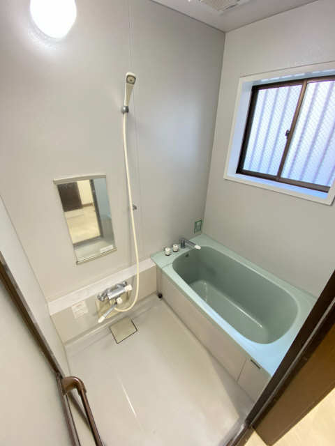 メゾネット板屋  浴室