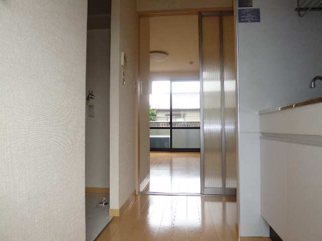 玄関より室内