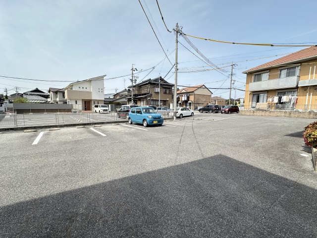 ヴィラ　オランジェ 1階 駐車場