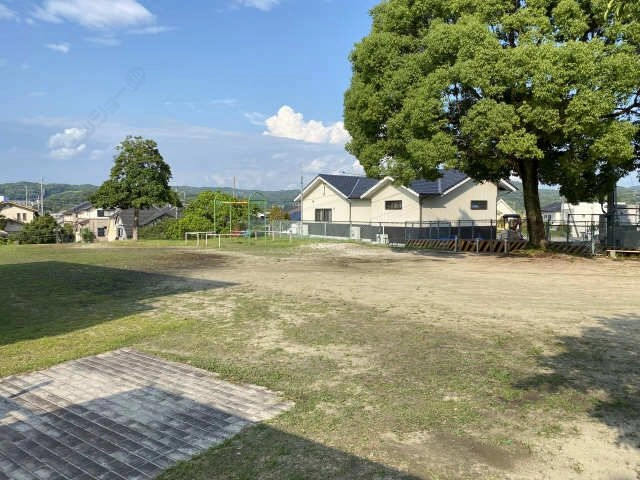 隣接公園