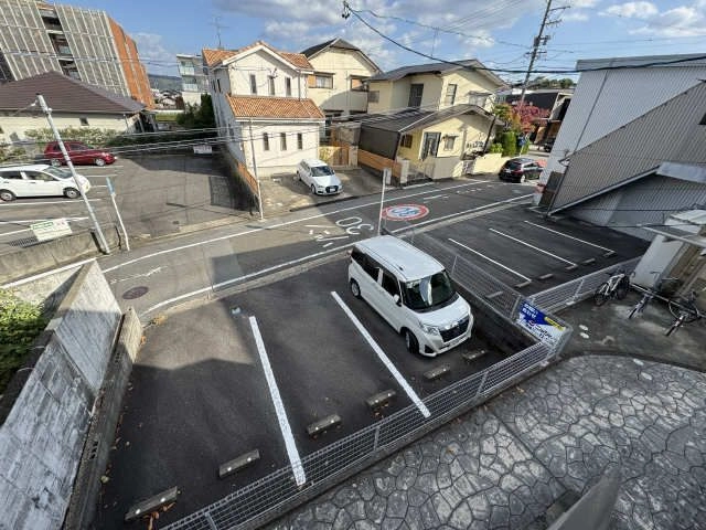 東側 駐車場