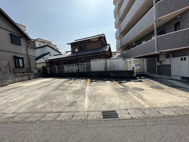 アイレ 2階 駐車場